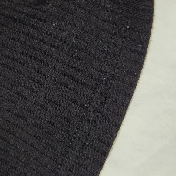 Black Ribbed Long Sleeve Ruched Side Crop Top - Size Large - Picture 8 of 8